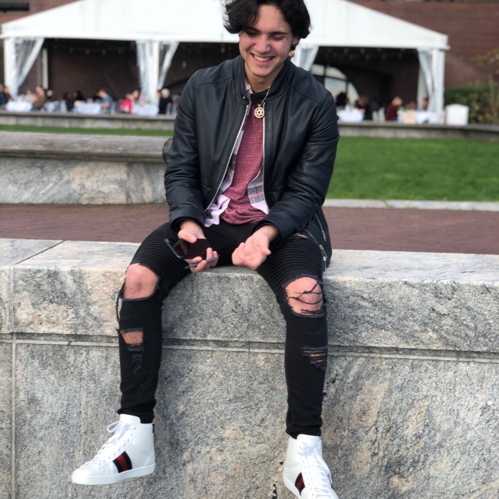 Meet your Posher, Jonathan